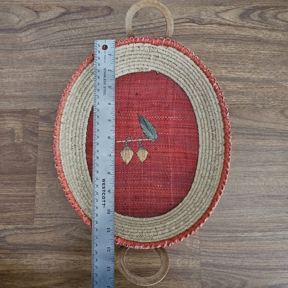 Woven basket - Picture 1 of 6